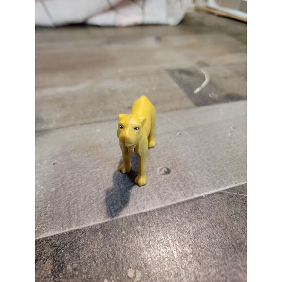 Animal Kingdom lion toy figure Safari - Picture 1 of 4